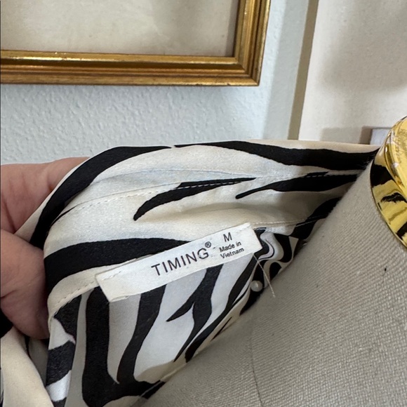 Timing satin zebra blouse - Picture 2 of 4